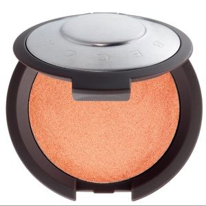 BECCA Makeup - BECCA’s Shimmering Luminous Blush in Tigerlily BECCA Makeup - BECCA’s Shimmering Luminous Blush in Tigerlily